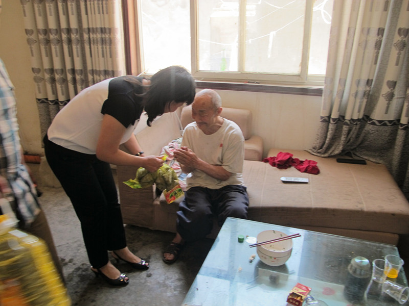 益和熱力公司端午節(jié)開展“送溫暖、獻愛心”活動