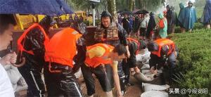 安陽(yáng)益和熱力集團(tuán)30人搶險(xiǎn)隊(duì)逆流而上，奮戰(zhàn)在抗洪一線(xiàn)